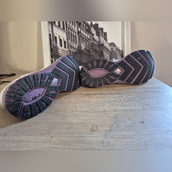 Brooks Women's Running Shoes - Gray and Purple - Picture 6 of 7